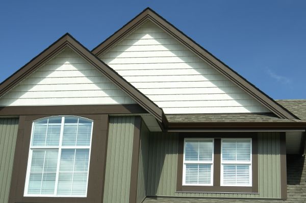 Vertical Vinyl Siding Repair in Bainbridge Island